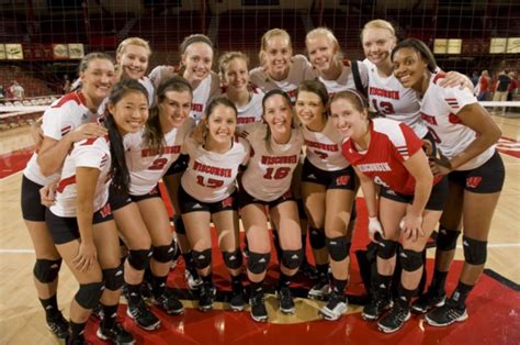 wisconson volleyball nude|Wisconsin Volleyball Teams Nude Locker Room Photos: Social。